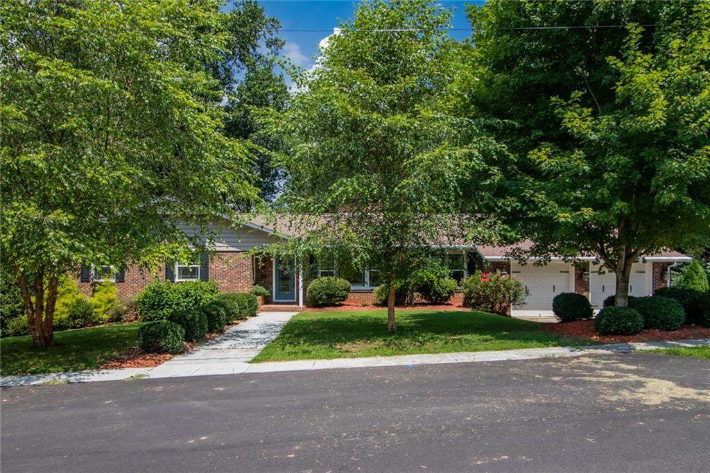 331 Sunset Drive - Photo 1