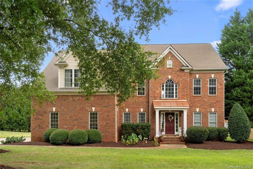 6222 Robin Hollow Drive - Photo 1