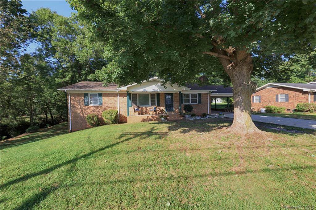 729 Brookdale Drive - Photo 1