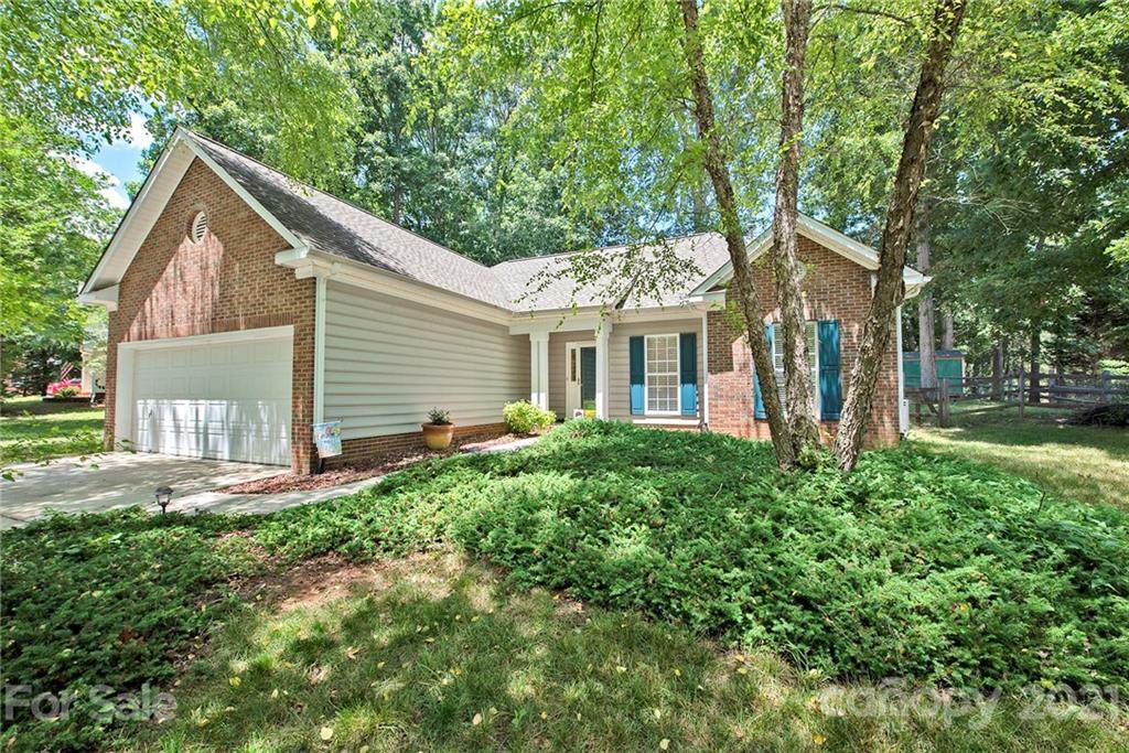 7067 Hunters Bluff Drive - Photo 1