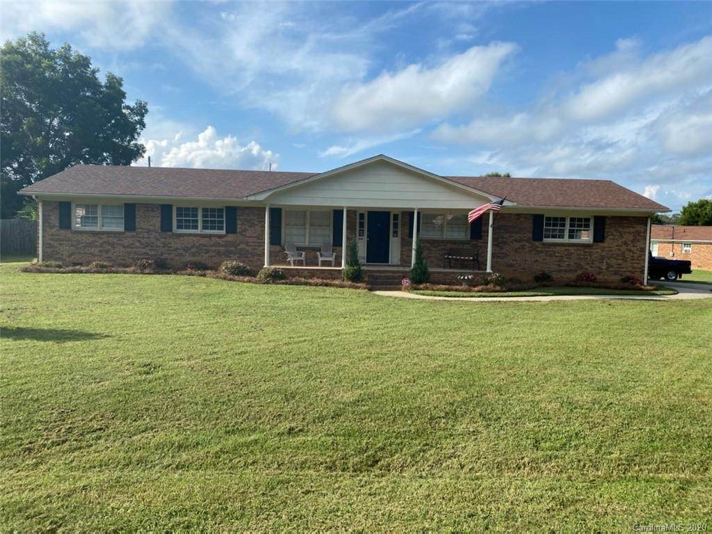 608 Hester Drive - Photo 1