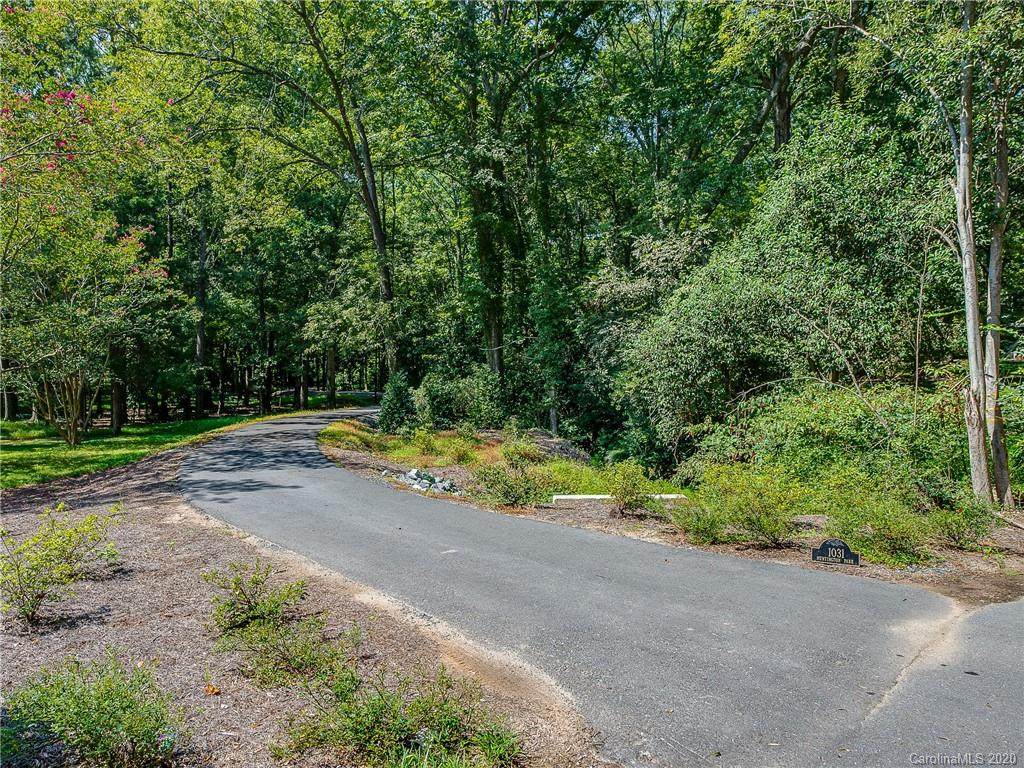 1031 Huntington Park Drive - Photo 1