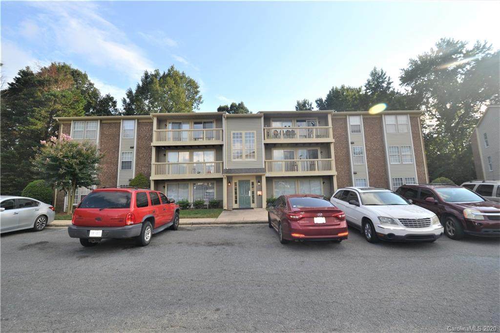 1614 Arlyn Circle - Photo 1