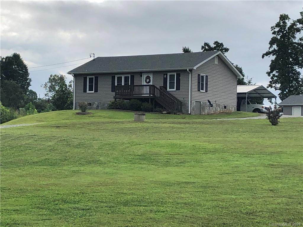135 Foxwood Drive - Photo 1