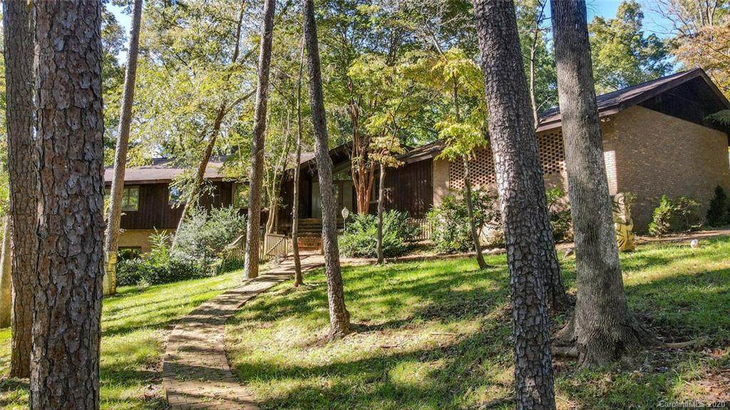 682 Williamsburg Drive - Photo 1