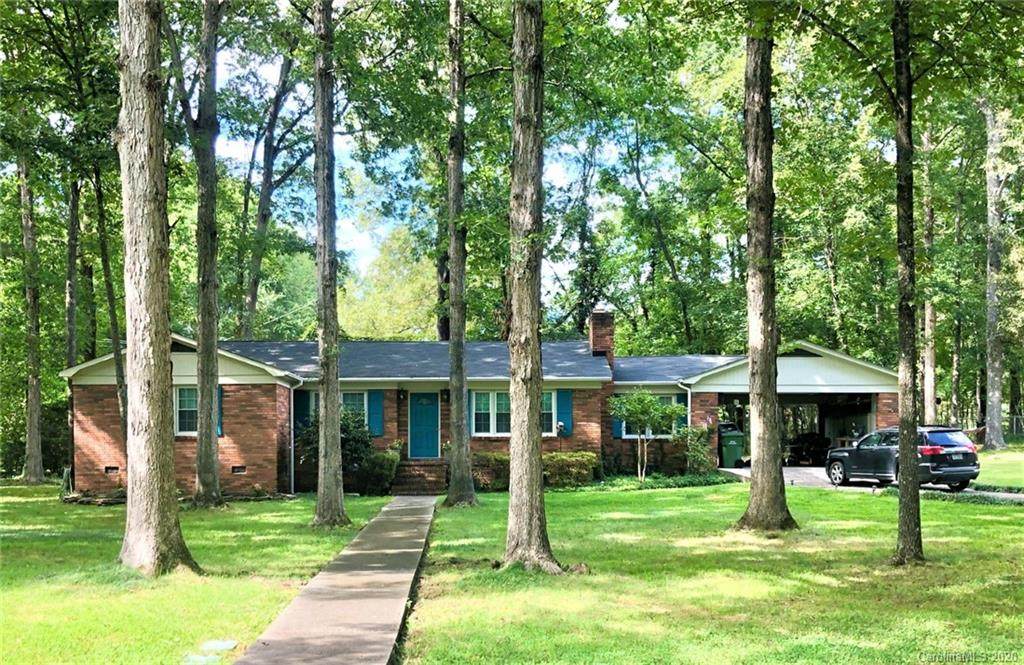1010 Sherwood Circle - Photo 1
