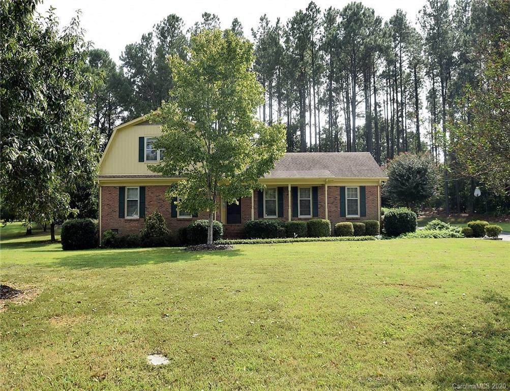 1702 Lakeview Drive - Photo 1
