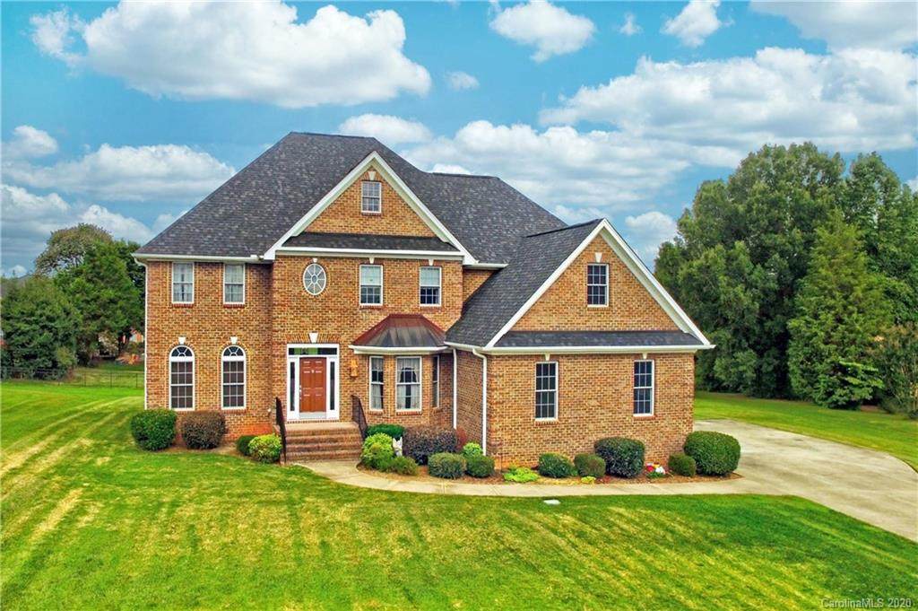 151 Club House Drive - Photo 1