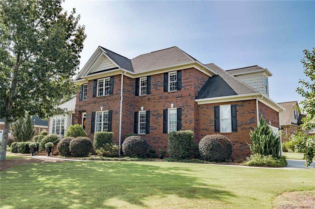 215 Wintergreen Court - Photo 1