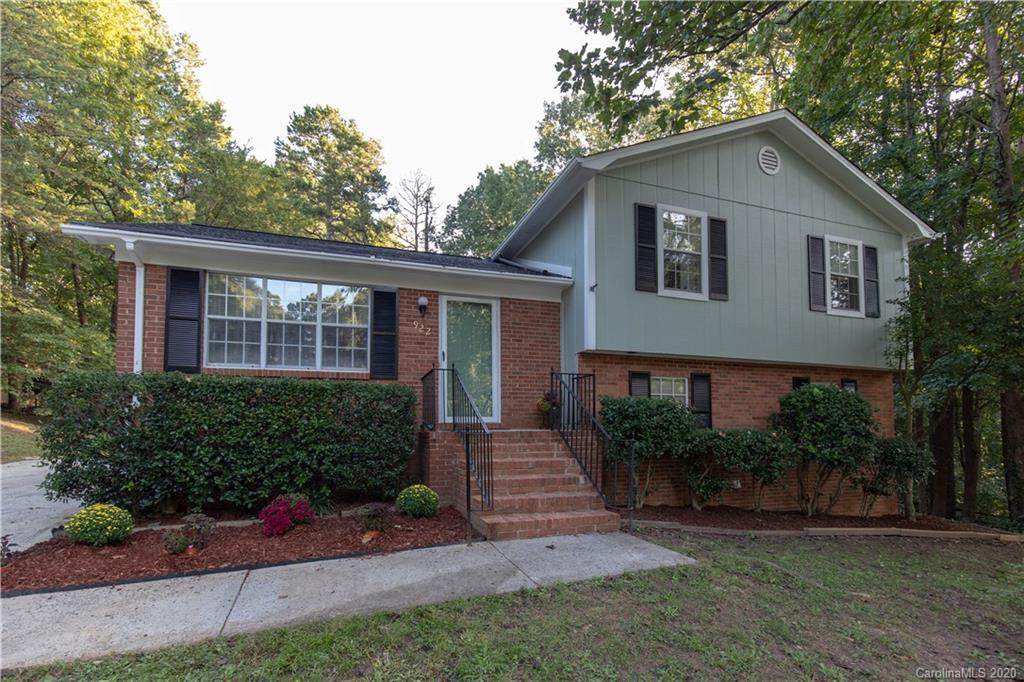 922 Oakridge Drive - Photo 1