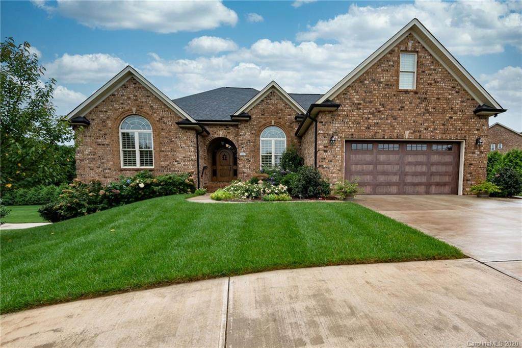 13 39th Avenue Drive - Photo 1