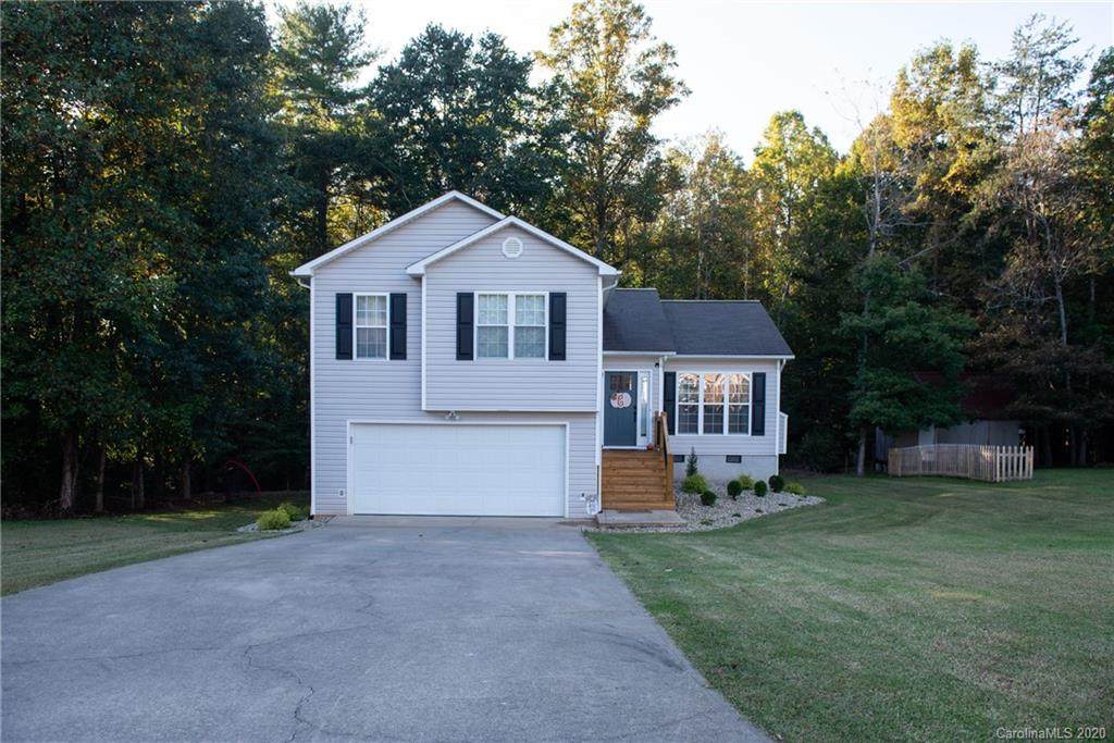 301 Latimer Lane - Photo 1