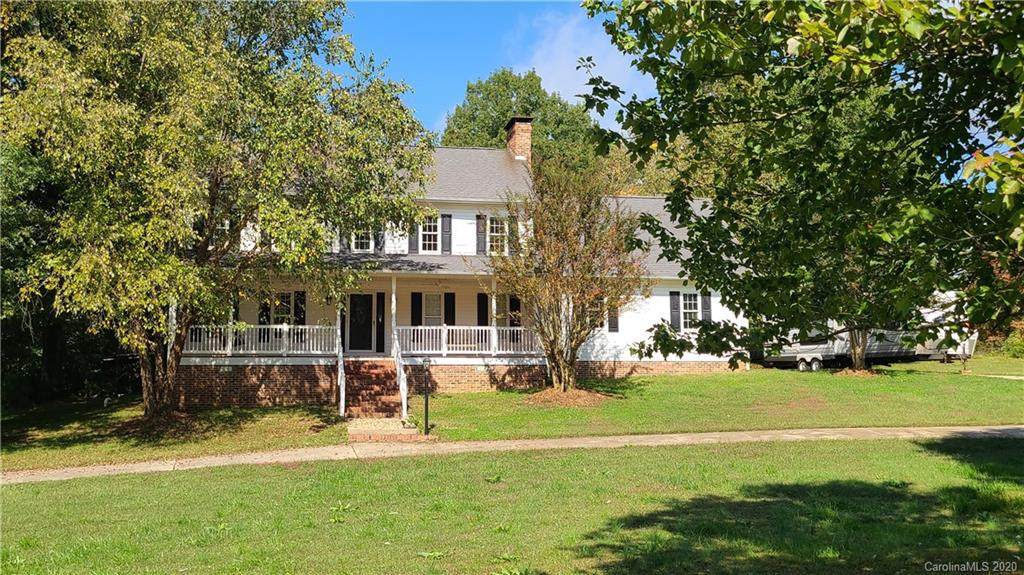 202 Brentwood Drive - Photo 1