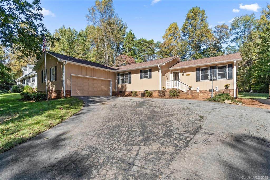 203 Lakeview Road - Photo 1