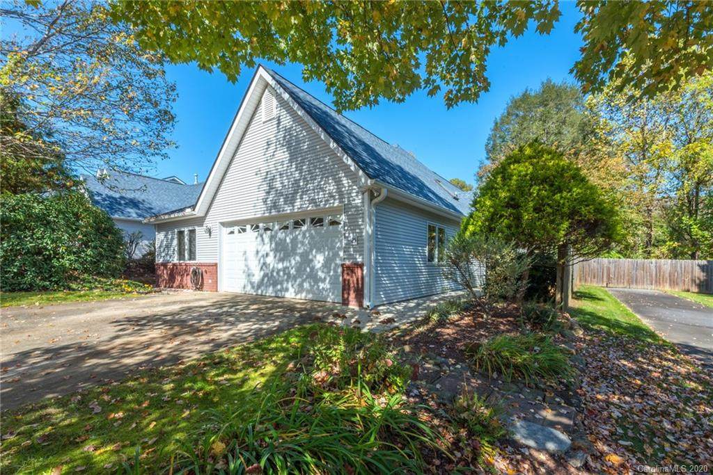 25 Village Parkway - Photo 1