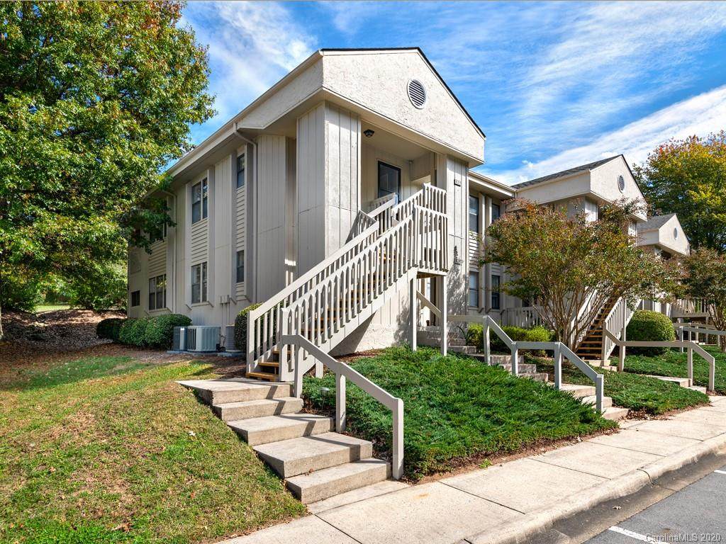 1102 Abbey Circle - Photo 1