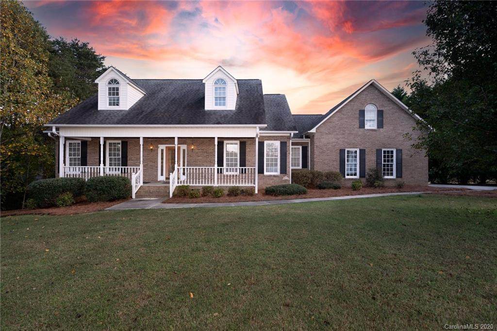 131 Jamestowne Circle - Photo 1