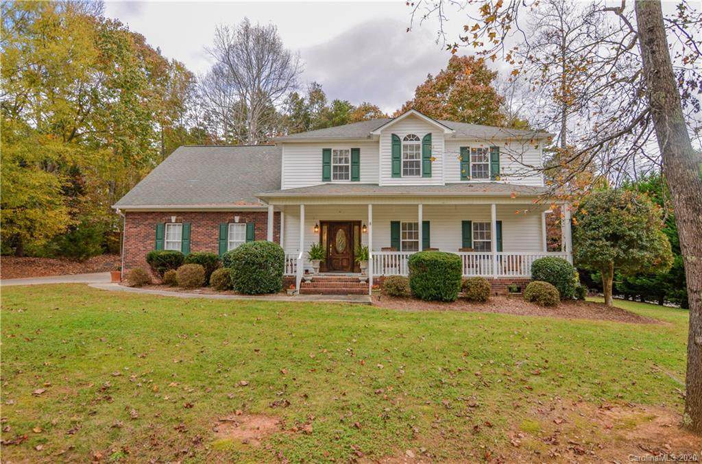 1048 Wood Creek Circle - Photo 1