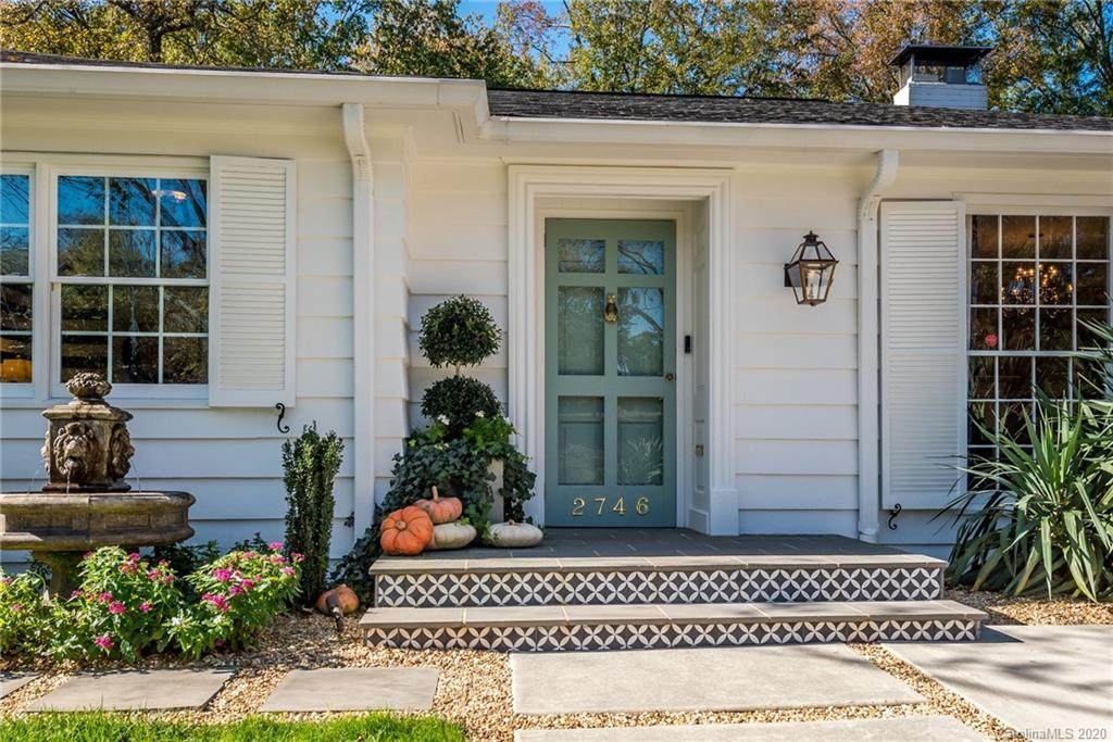 2746 Hampton Avenue - Photo 1