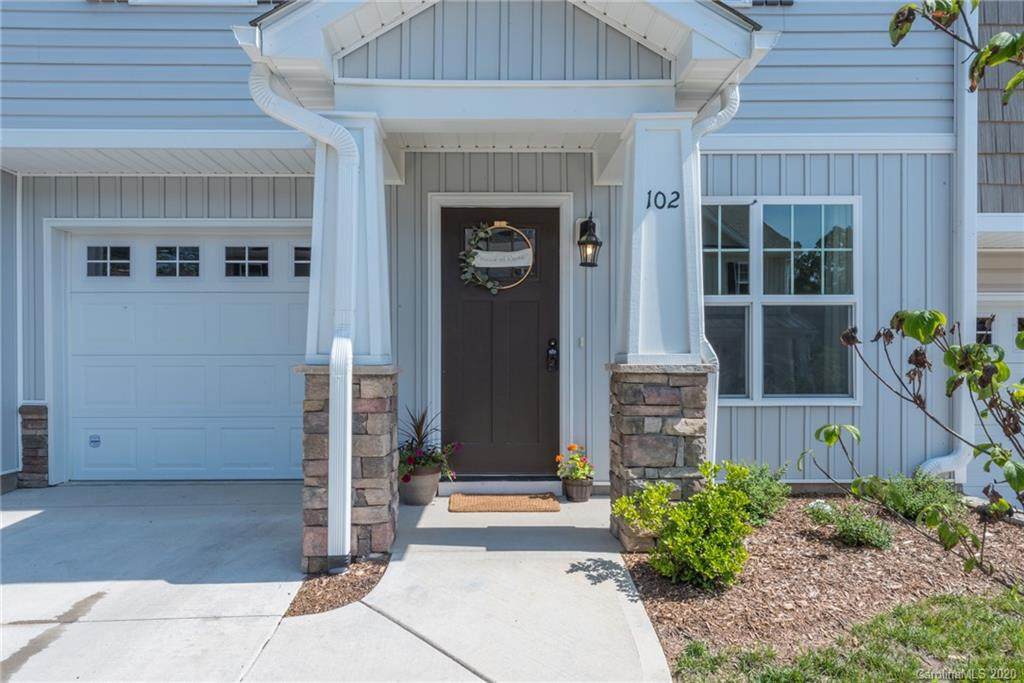 102 Monmouth Way - Photo 1