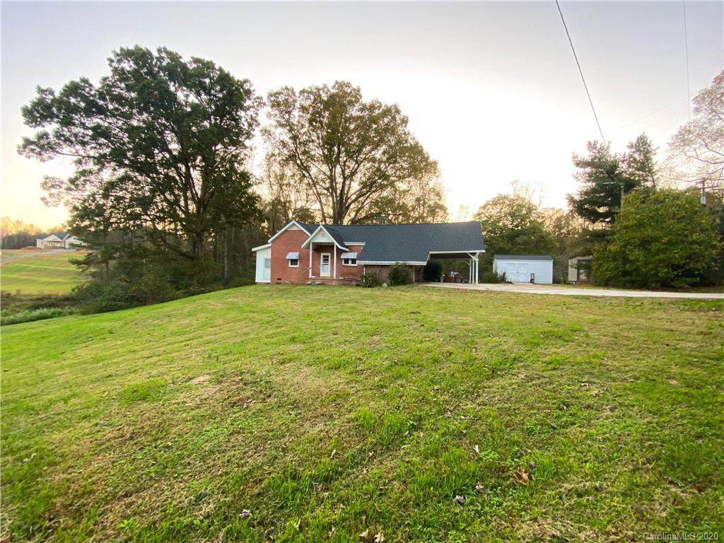 712 Canterbury Road - Photo 1