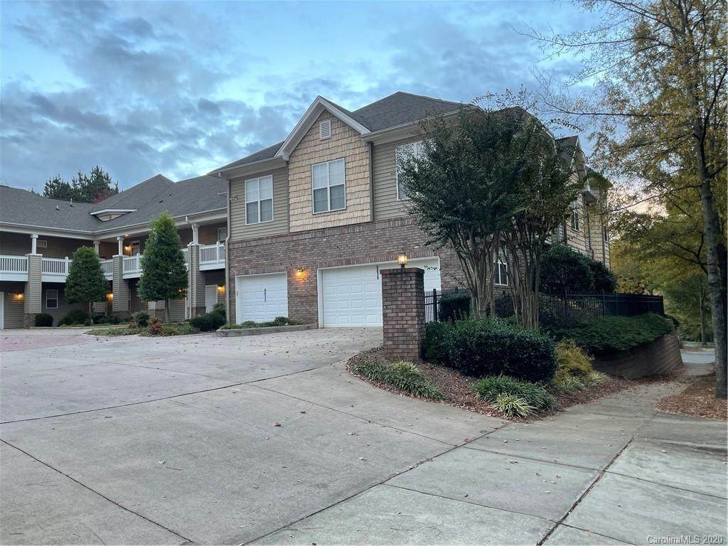 9015 Rosalyn Glen Road - Photo 1