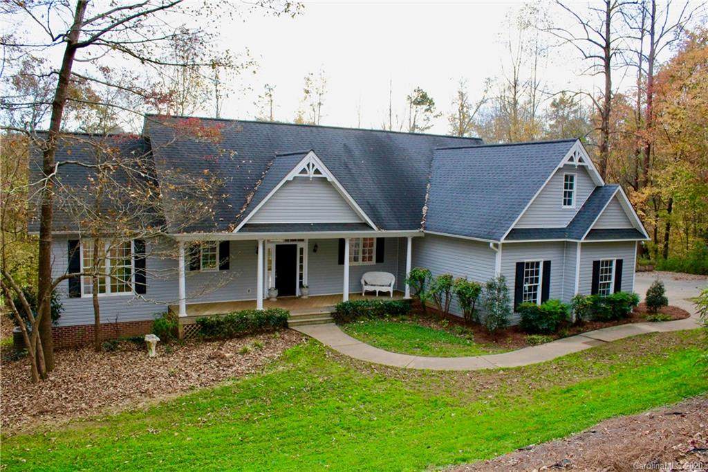 136 General Griffith Circle - Photo 1