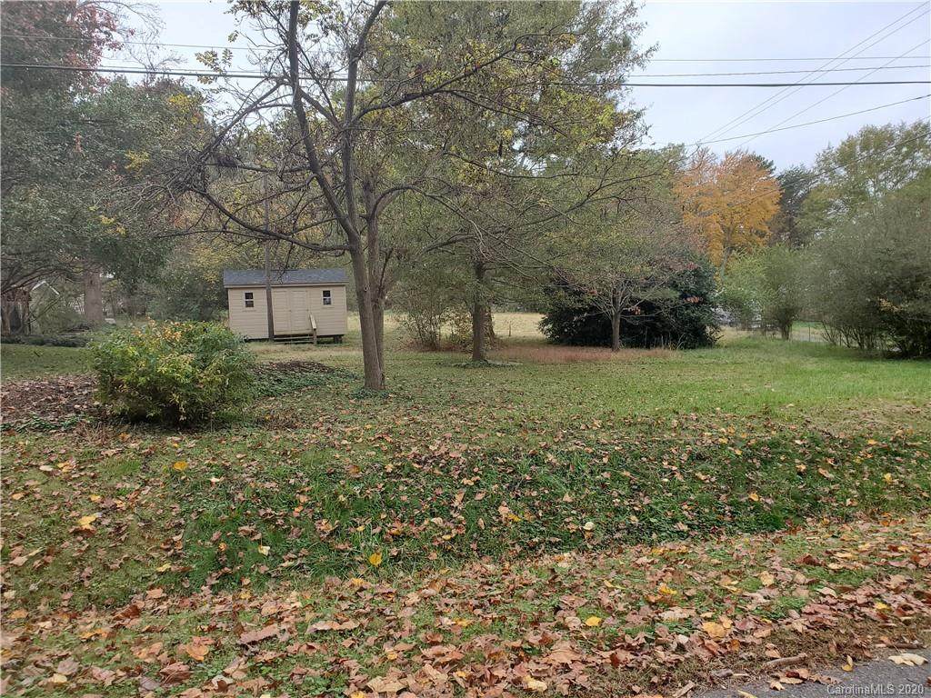 511 Lakewood Drive - Photo 1