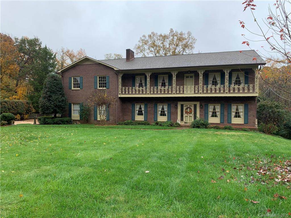 1008 Colonial Drive - Photo 1