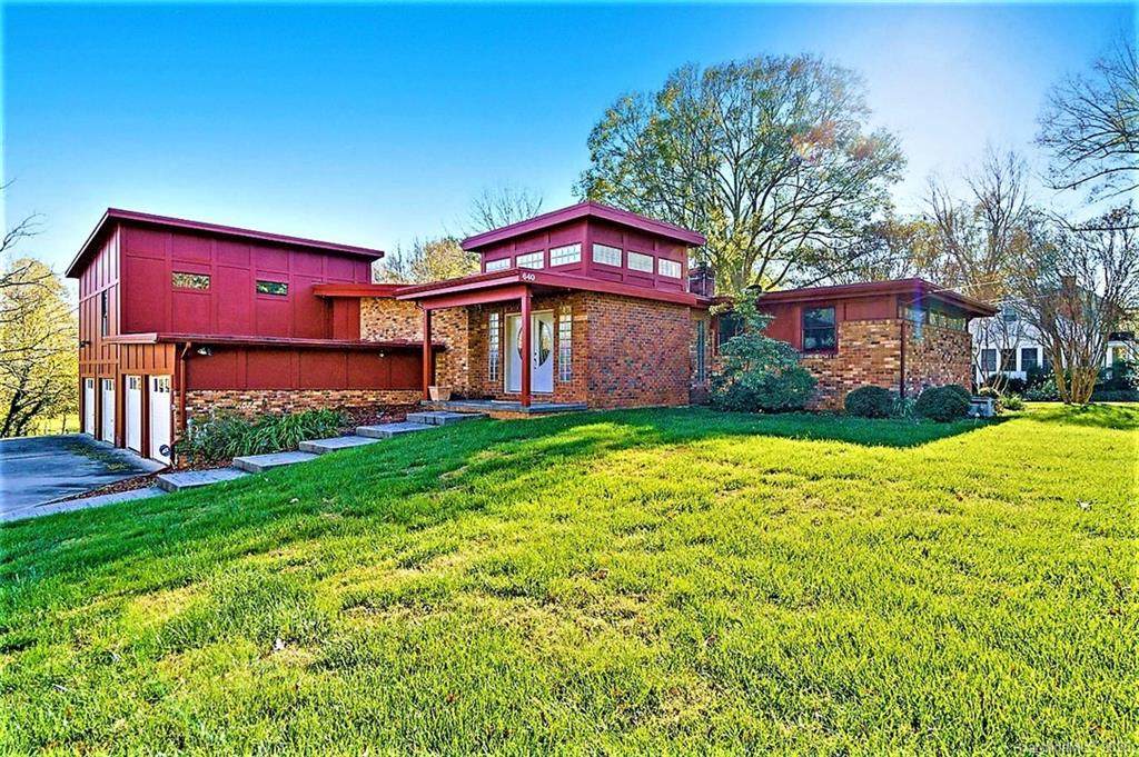 640 Davie Avenue - Photo 1