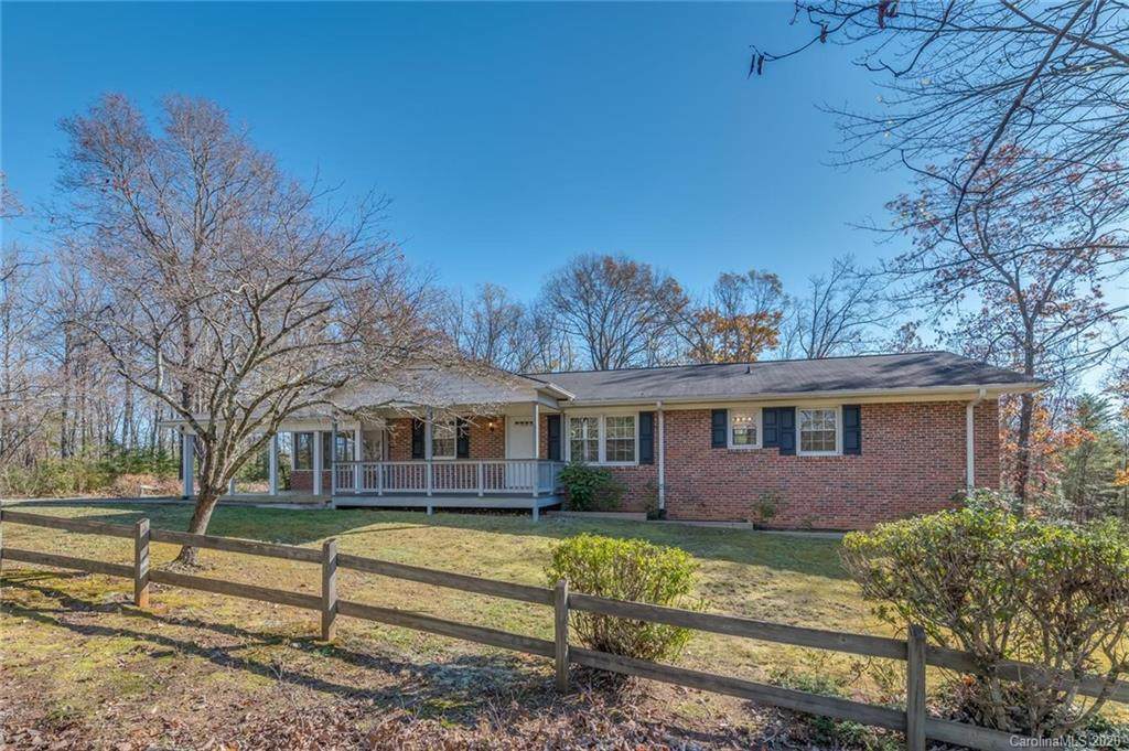 251 Laurel Circle - Photo 1