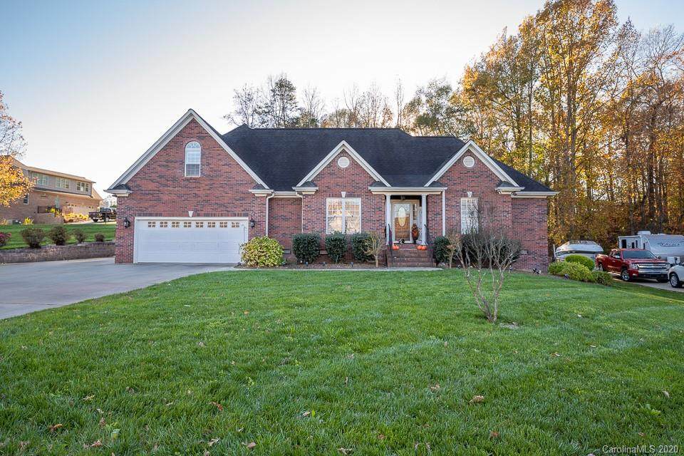 401 Wintergreen Court - Photo 1