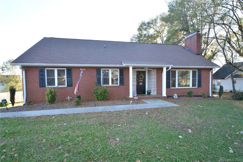 727 Main Avenue - Photo 1