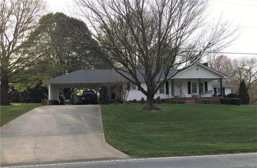 3985 Woodleaf Road - Photo 1