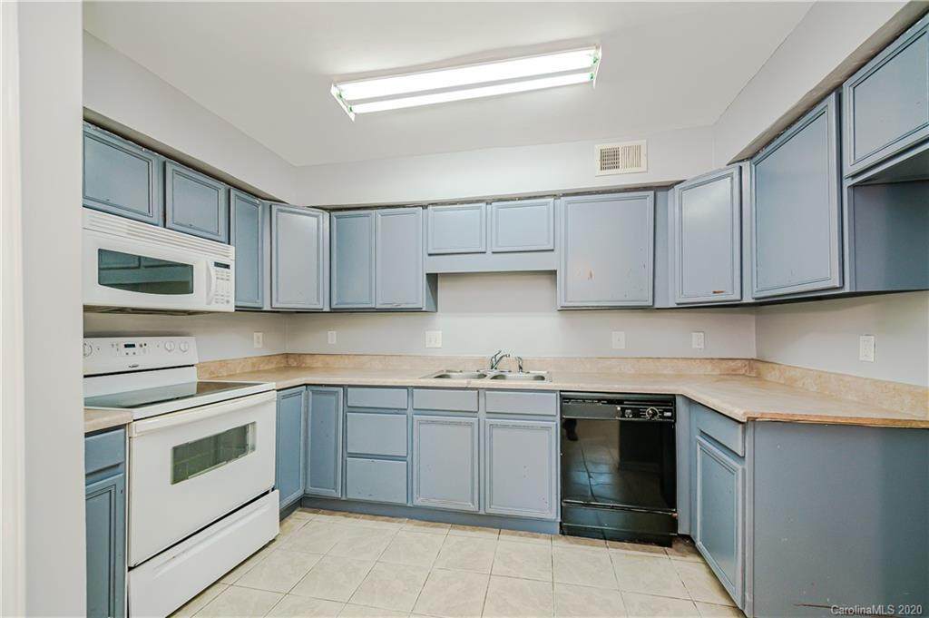 9119 Spyglass Place - Photo 1