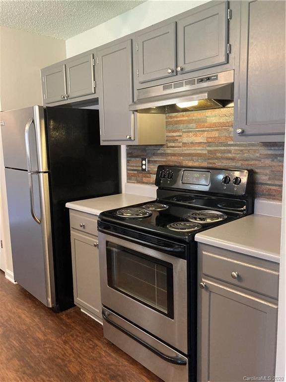 1620 Arlyn Circle - Photo 1
