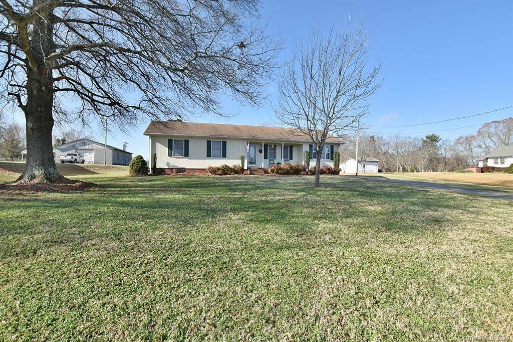 911 Laton Road - Photo 1