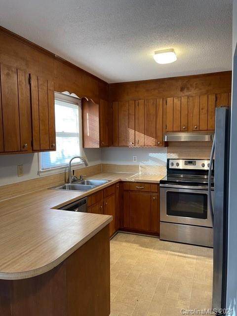 846 Warren Street - Photo 1