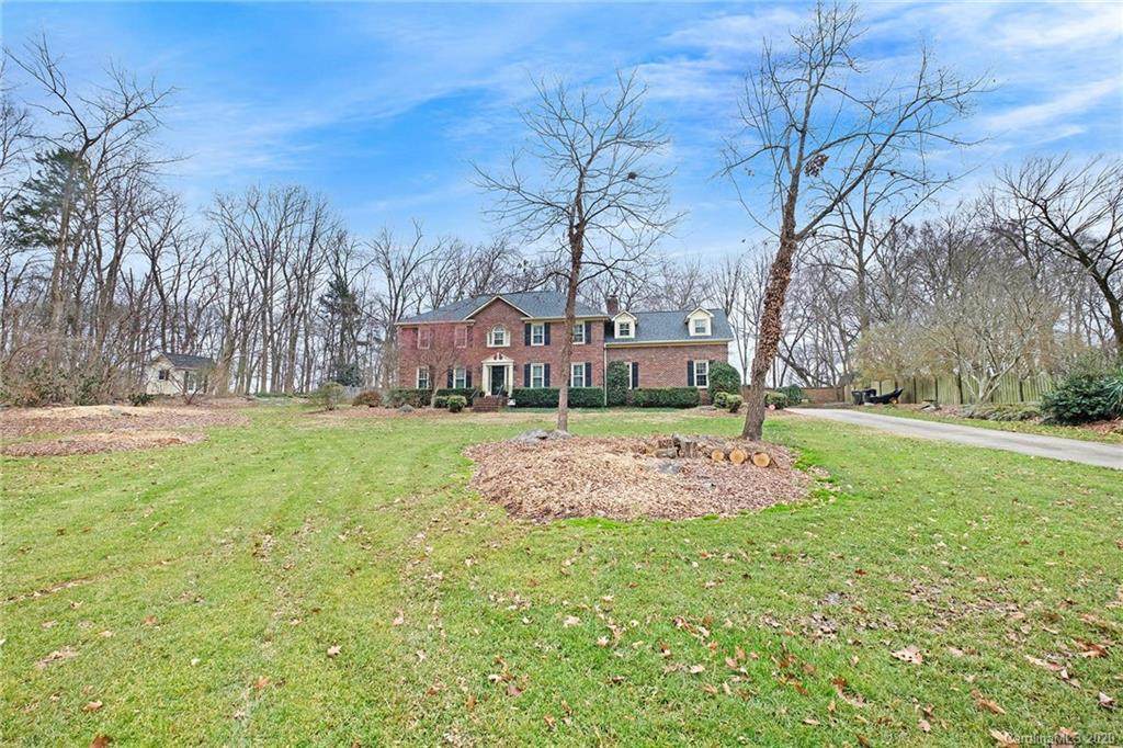 4001 Glen Eagles Lane - Photo 1