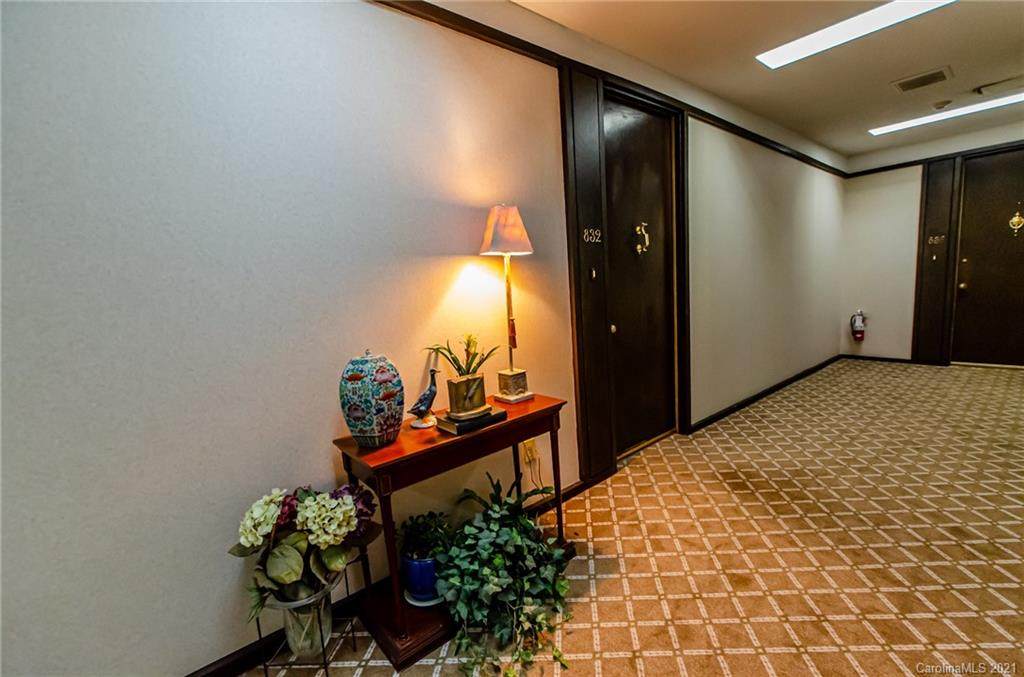 832 Cherokee Road - Photo 1