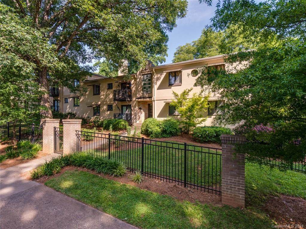207 Dotger Avenue - Photo 1