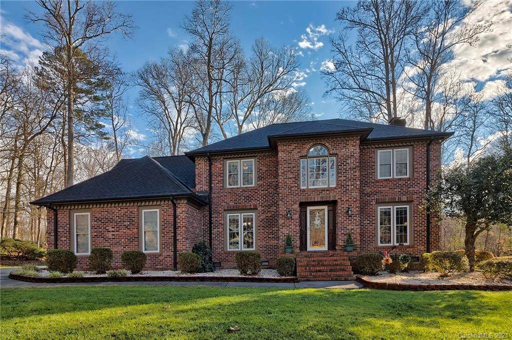 5525 Dogwood Boulevard - Photo 1