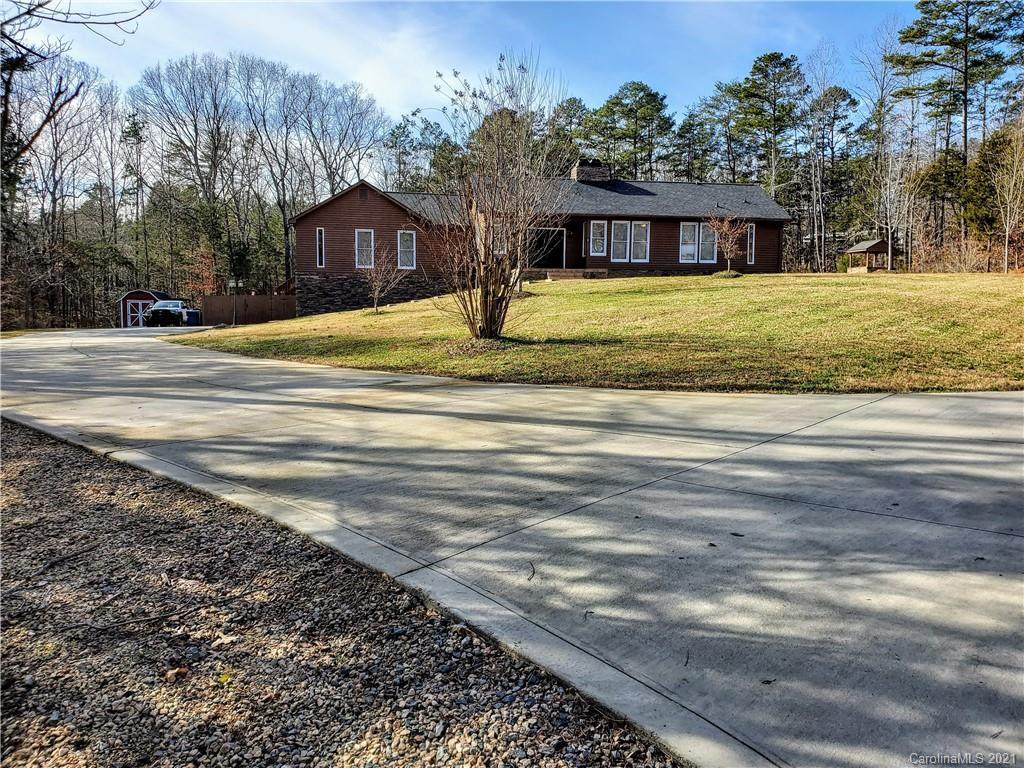 215 Pinewood Lane - Photo 1