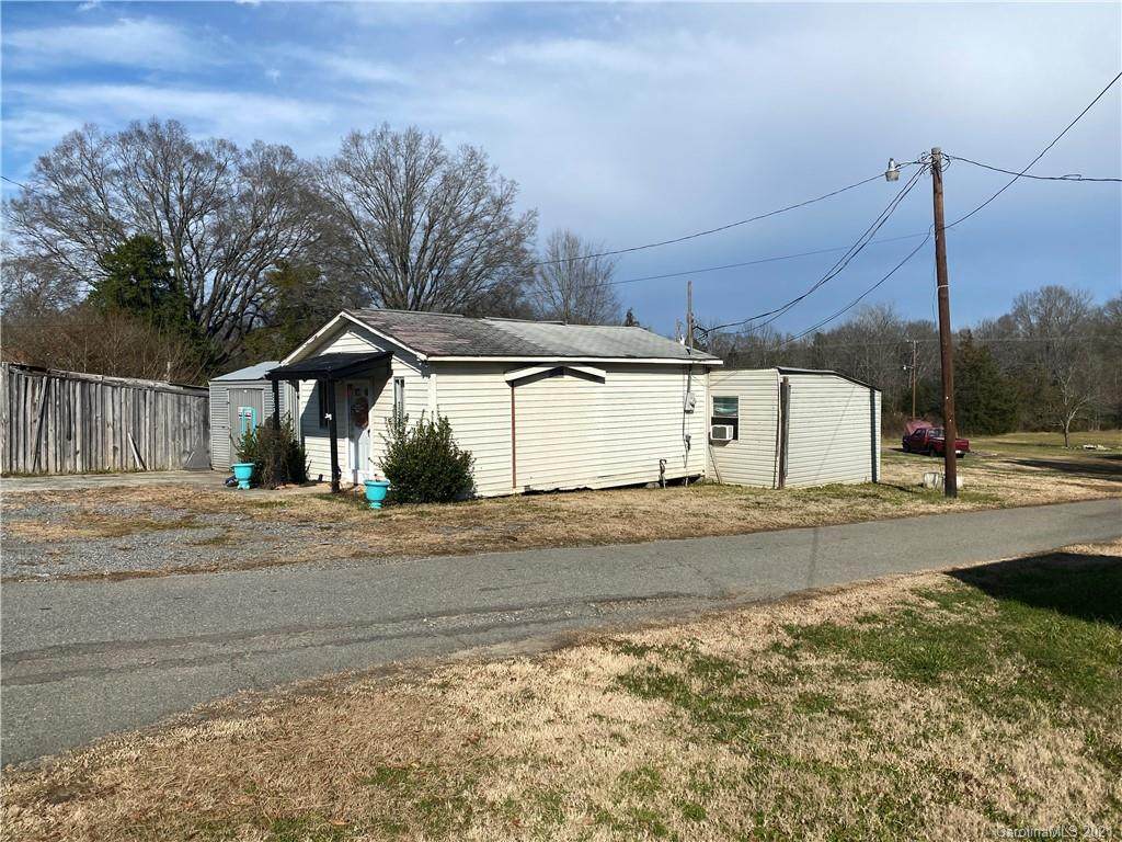 2823 Lesslie Highway - Photo 1