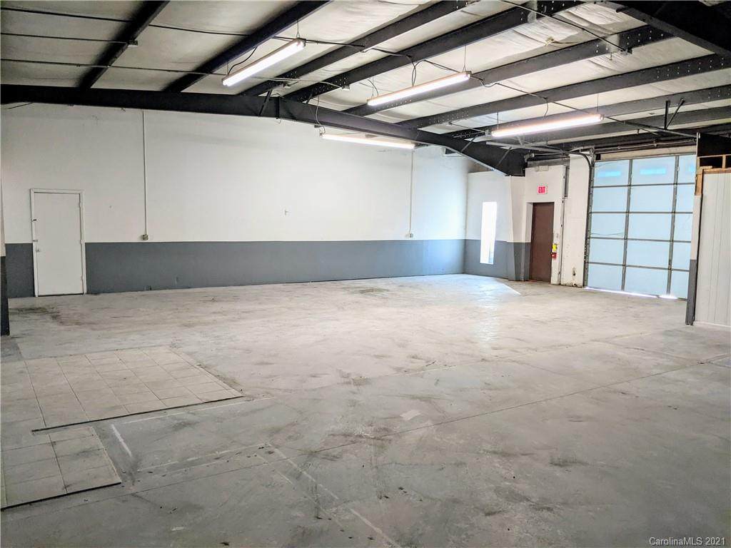 1118 River Highway - Photo 1