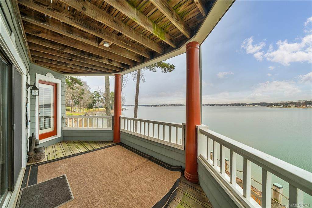 371 Northwest Drive - Photo 1