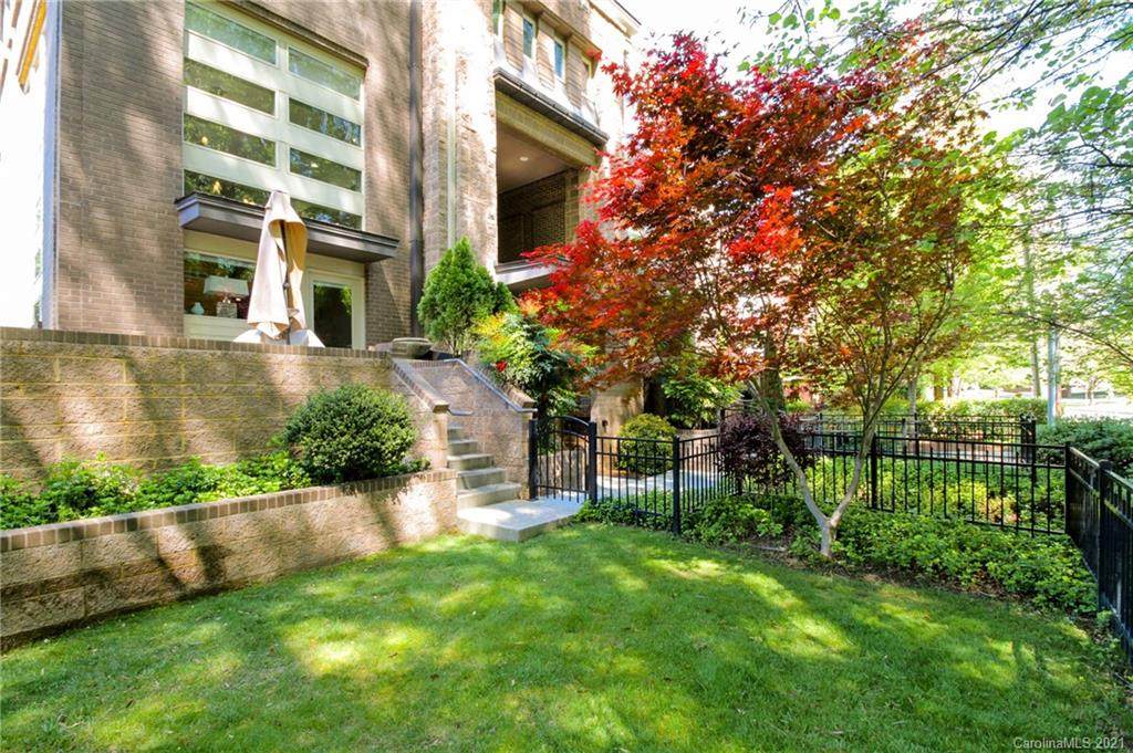 420 Queens Road - Photo 1