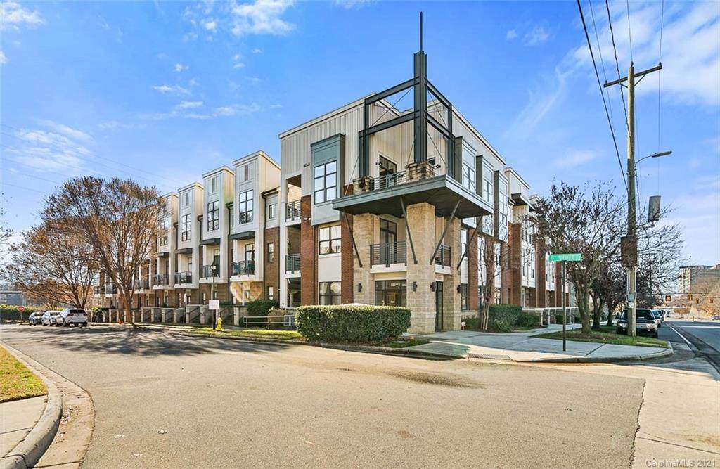 912 8th Street - Photo 1