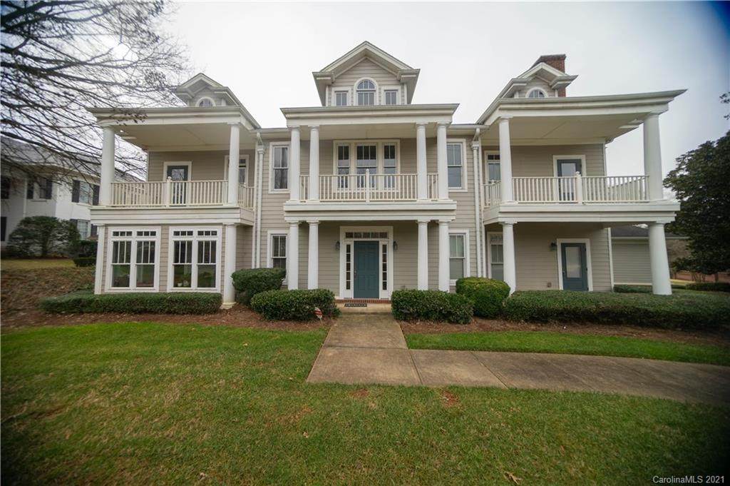 1056 The Glen Street - Photo 1