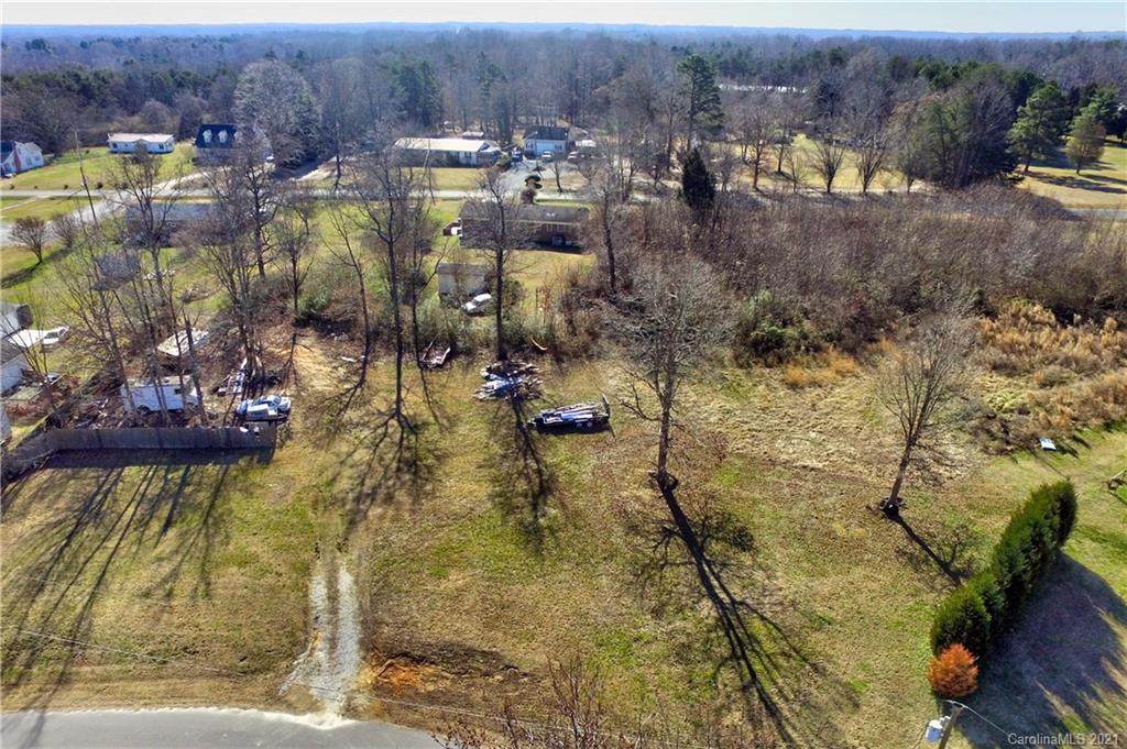 706 Flowe Drive - Photo 1
